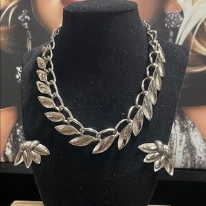 Vintage Elegant Silver Leaf Necklace and Clip Earring Set